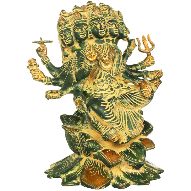 Devi Gayatri sur des lotus en fleurs