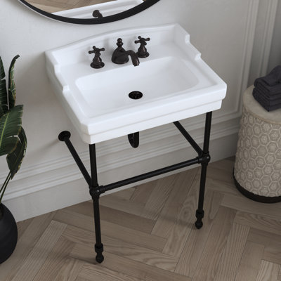 Lavabo de salle de bain en porcelaine vitreuse blanche avec pieds en laiton Cheviot Products Essex