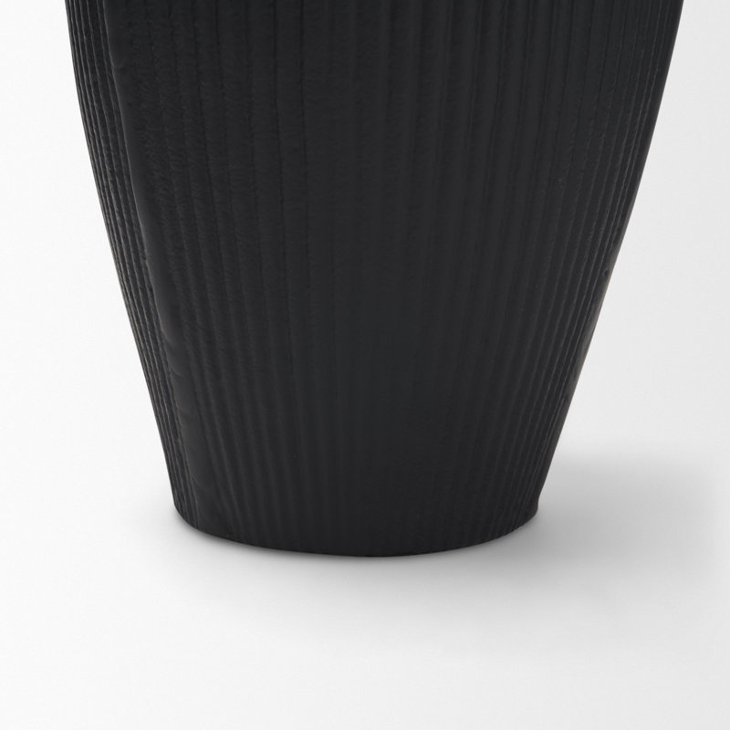 Vase cannelé en métal noir mat Patine, L 8,3 x l 8,3 x H 12,0, Noir