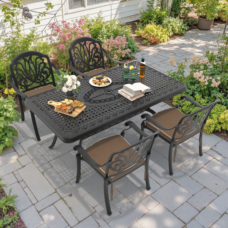 Ensemble de salle à manger rectangulaire pour patio 4 personnes, 170 cm de long, avec trou pour parasol, 4 chaises empilables avec coussins bruns