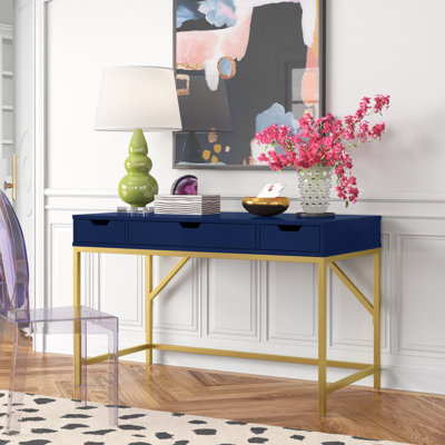 Bureau avec prises intégrées