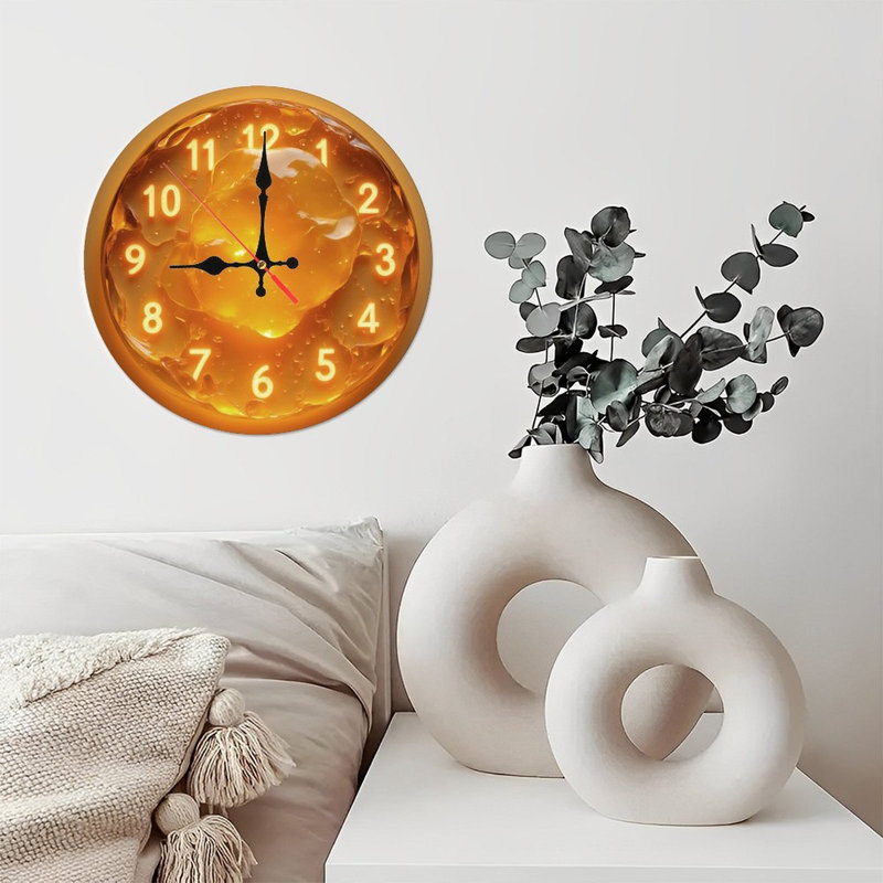 Horloge en chiffres dorés