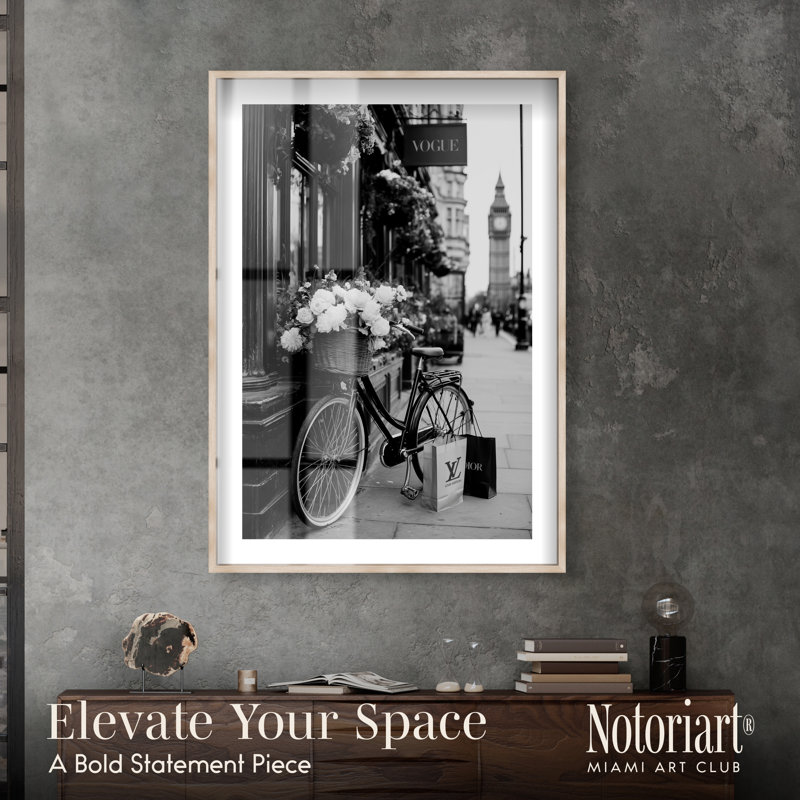 Décoration murale mode vélo et fleurs à Londres par Notoriart, cadre en chêne naturel, H 55 po x l 37 po, H 55 po x l 37 po