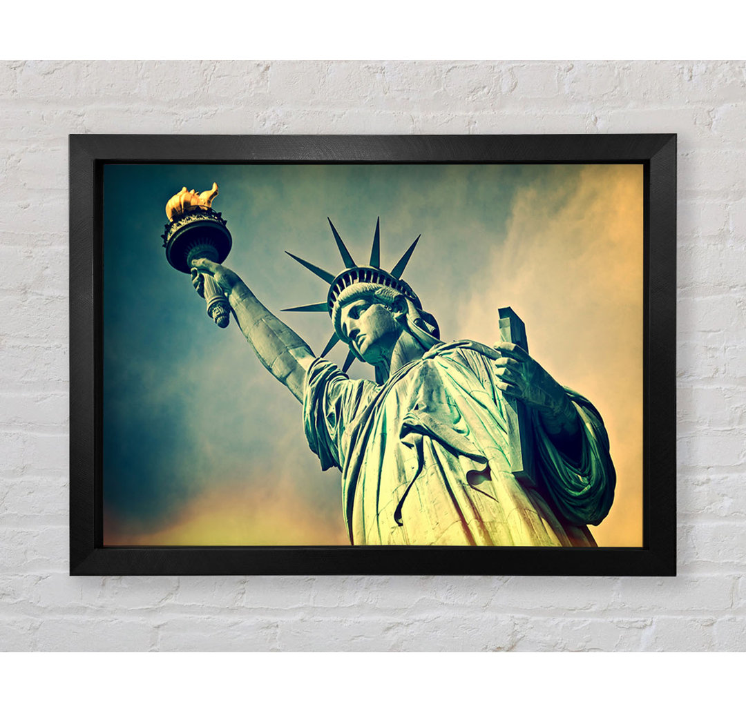 Statue Of Liberty Skies - Einzelner Bilderrahmen Kunstdrucke