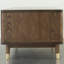 Table basse à quatre pieds avec rangement