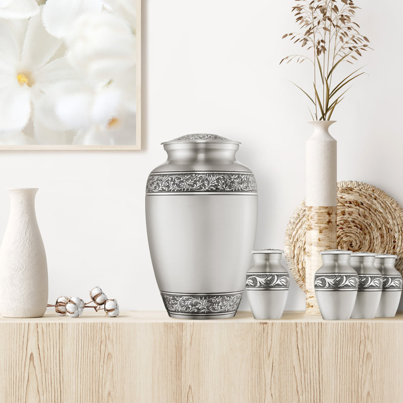 Ensemble d'urne floral, 1 grand et 4 petits, Argenté