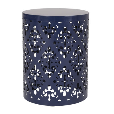 Grande table moderne d'extérieur en fer - bleu marine, ornement taillé, l 13,75 po x P 13,75 po, sans assemblage requis. Grande table d'appoint en métal, bleu marine, cadre attrayant, requis