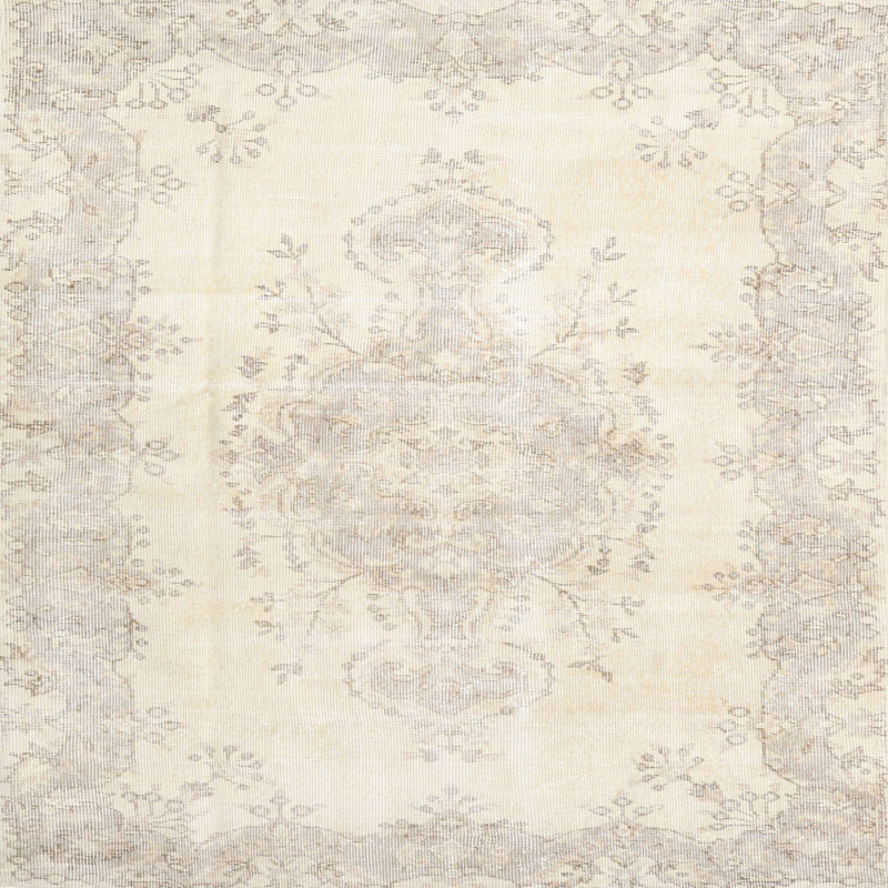 Tapis traditionnel crème / gris Mccluney, Carré 5 pi