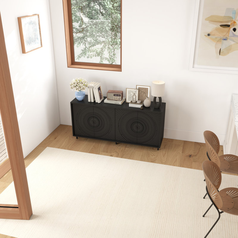 Buffet en bois avec tablettes