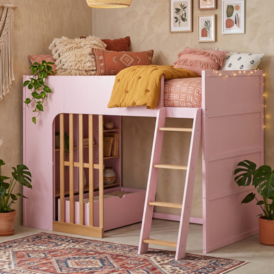Lit mezzanine en bois pour enfant (1 place) avec étagères de rangement, échelle et tiroir sous le lit, rose et chêne naturel.