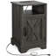 Table de chevet rustique gris foncé avec station de charge. Charnières en métal à extrémités en bois. Grande table de chevet avec rangement pour les accessoires - gris. Et table en bois d'ingénierie. Prises électriques spacieuses et pratiques-943029