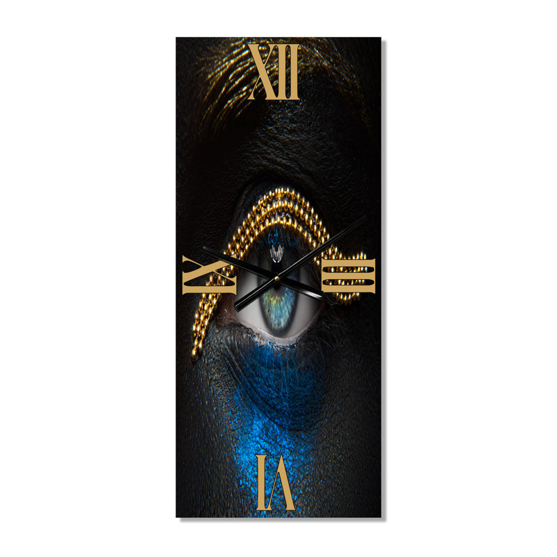 Horloge murale moderne avec yeux de femme avec chaîne dorée et pigment bleu, Petit