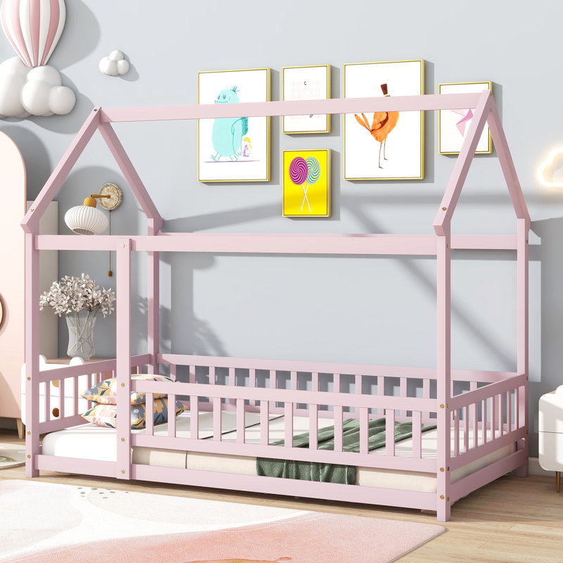 Lit simple en bois avec structure de toit, garde-corps de sécurité, rose