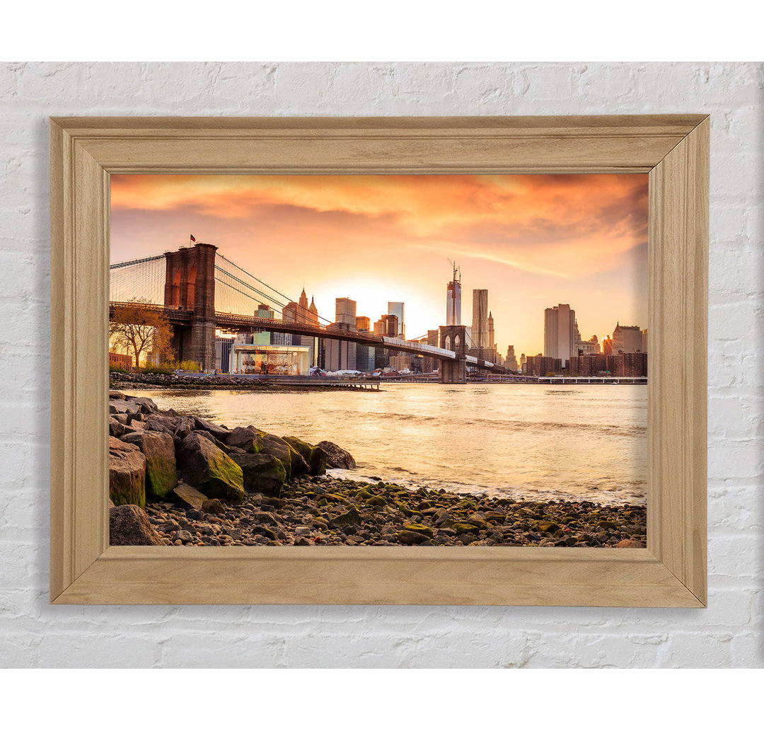 As The Sun Comes Up Over The Brooklyn Bridge - Einzelne Bilderrahmen Kunstdrucke