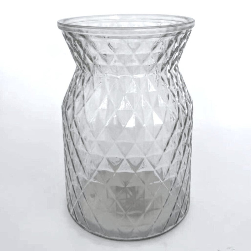 Vase en verre à motif de losanges, H 7,90 po x l 5,50 po x P 5,50 po
