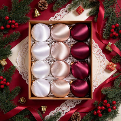 Ensemble de 12 boules de Noël en satin de 6 cm (2,36 po), assortiment de 3 couleurs, à suspendre pour décorer le sapin et la maison pendant les fêtes.
