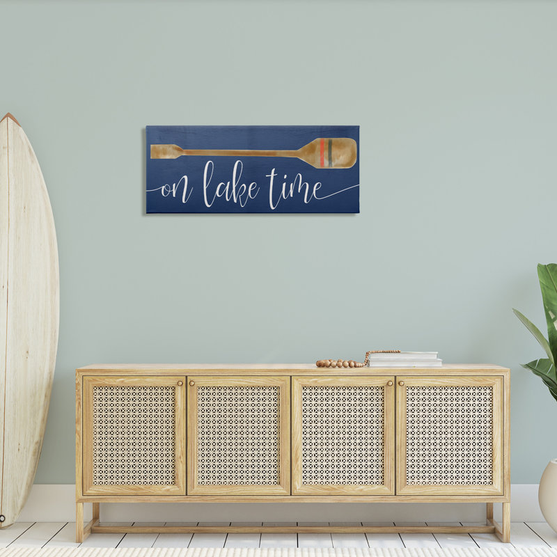 «On Lake Lake» par Daphne Polselli, H 17 po x l 40 po x P 1,5 po