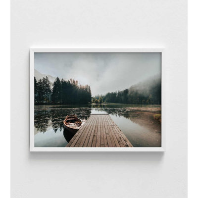 «Lake Dock Wall Art»: Scène matinale brumeuse - Options de cadre en bois