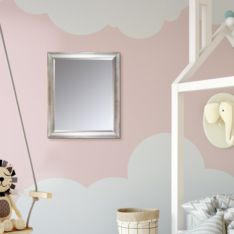 Miroir décoratif traditionnel biseauté rustique Lorcan, 28 po x 24 po
