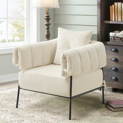 Fauteuil rembourré avec coussin d'assise et coussin plus épais