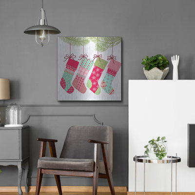 Winston Porter «Stockings» par Art Licensing Studio, art mural en métal