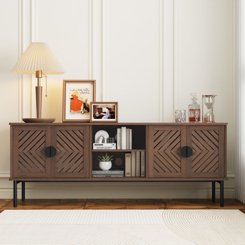 Meuble télé moderne de 63 pouces avec portes ajourées à chevrons et passe-câbles pour téléviseurs jusqu'à 70 pouces., Brun