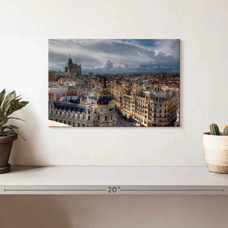 Horizon de Sirci Madrid au-dessus de la Gran Via, H 8 po x l 12 po