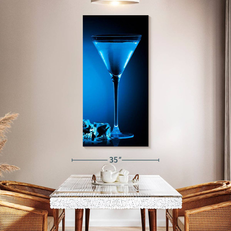 Élégant cocktail bleu, H 24 po x l 12 po
