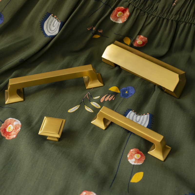Studio II Bar / Handle Pull, Satin Brass