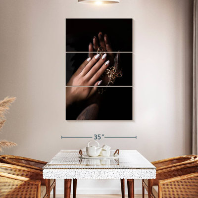 Chic Minimalist Nails