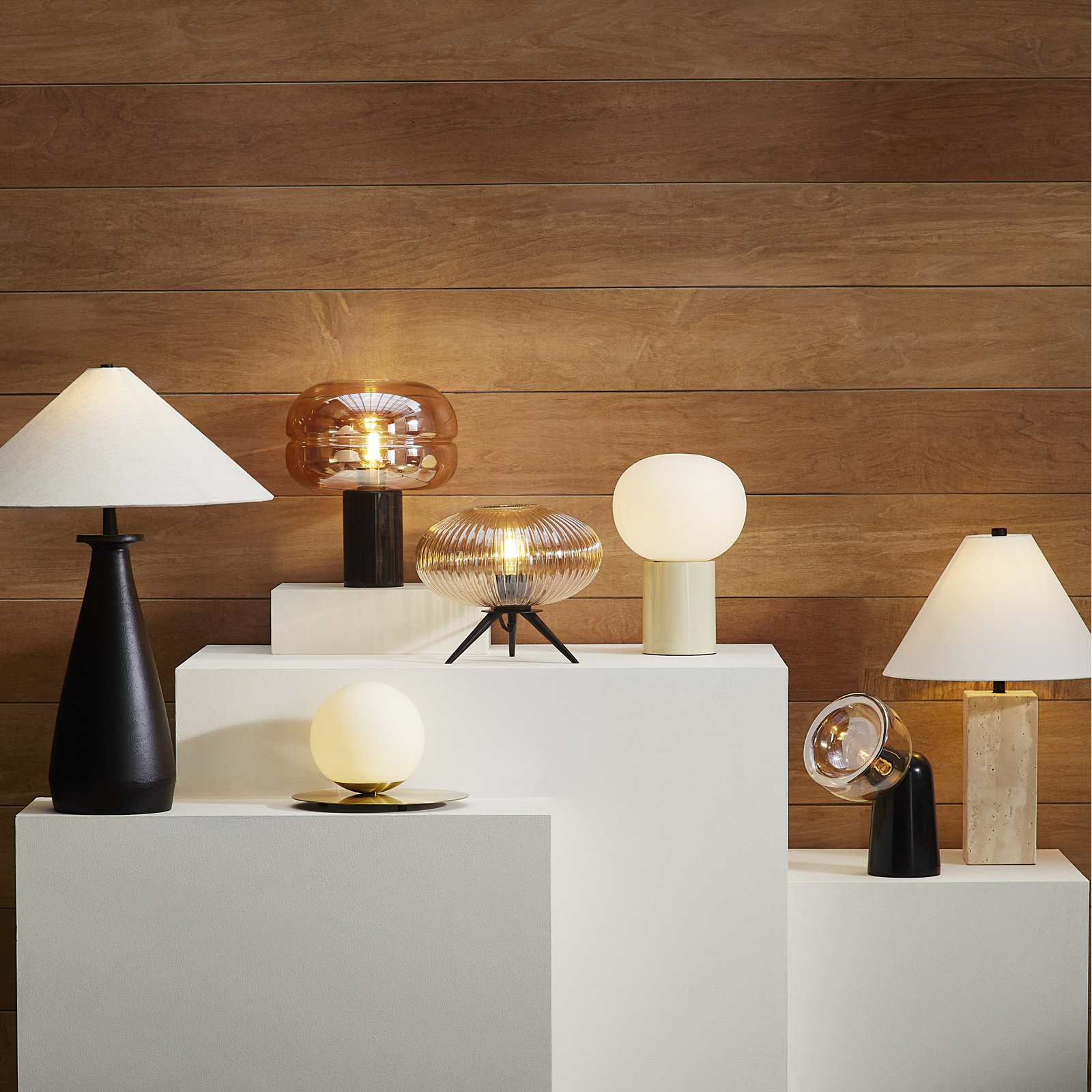 Grenache Metal Globe Lamp