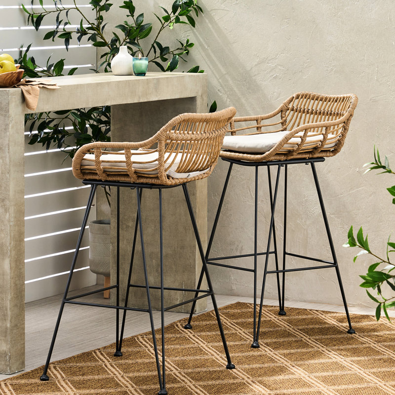 Deux fauteuils d'extérieur avec faux coussins d'eau - conception classique, siège de tabourets de bar de 28,75 pouces, finition grise