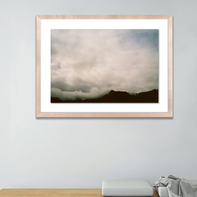 «Clouds 5» par Riley Ryan - reproduction de photo sur papier encadrée