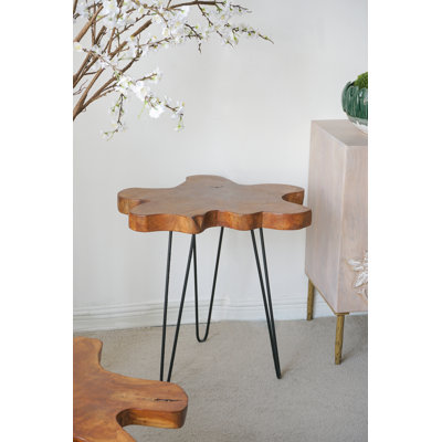 Table d'appoint en teck recyclé de 23,5 pouces avec bord naturel et pieds en épingle à cheveux en fer