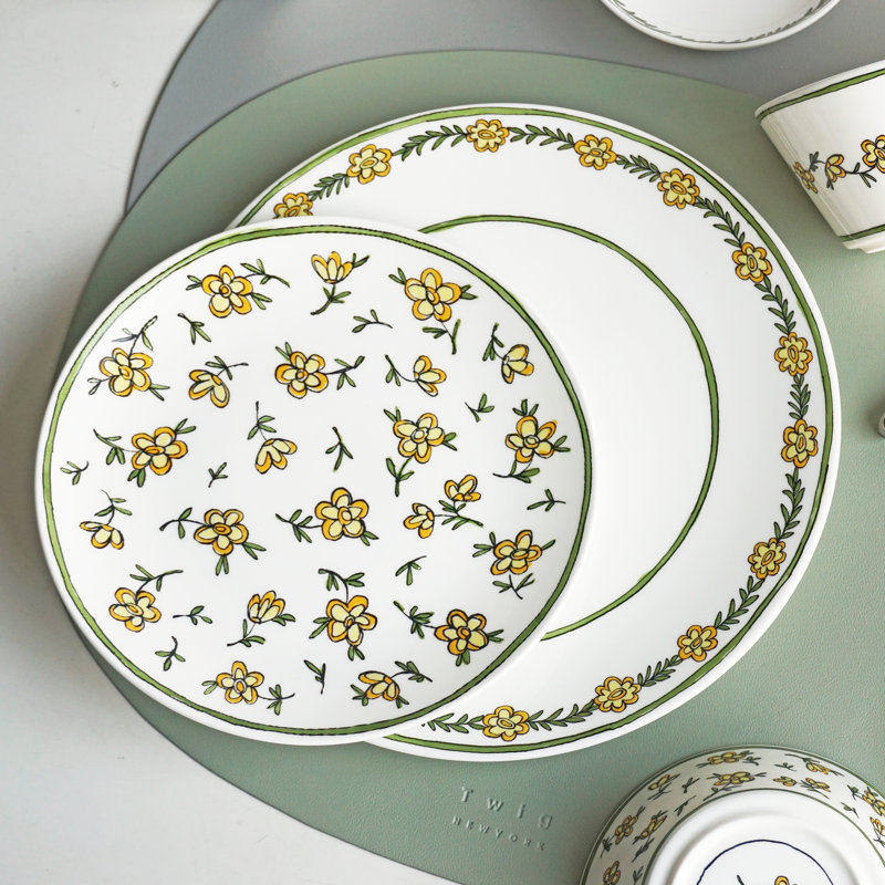 Daisy Chain Bone China Dinner Plate