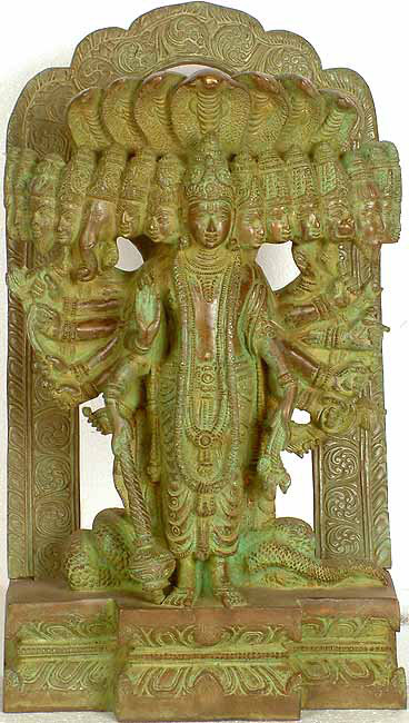 Lord Vishnu dans son grossissement cosmique