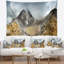 Volcano Panorama avec tapisserie ciel dramatique-629123833
