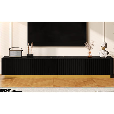 Meuble télé de luxe de 85 po, console média cannelée, plateau en faux marbre noir, 4 tiroirs, base dorée, conception incurvée, plateau de table