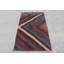Tapis kilim turc vintage tissé à la main en zigzag, parfait pour la décoration bohémienne et une déclaration audacieuse dans n'importe quelle pièce