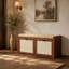 Banc d'entrée avec rangement pour chaussures, doté d'une assise rembourrée confortable et de 2 portes d'armoire décoratives en rotin pour l'organisation des chaussures.
