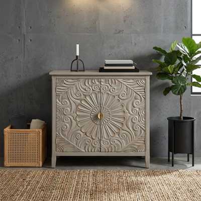 Armoire d'appoint de style américain avec panneau de porte en relief, rangement réglable, finition grain de bois et conception anti-basculement sécuritaire