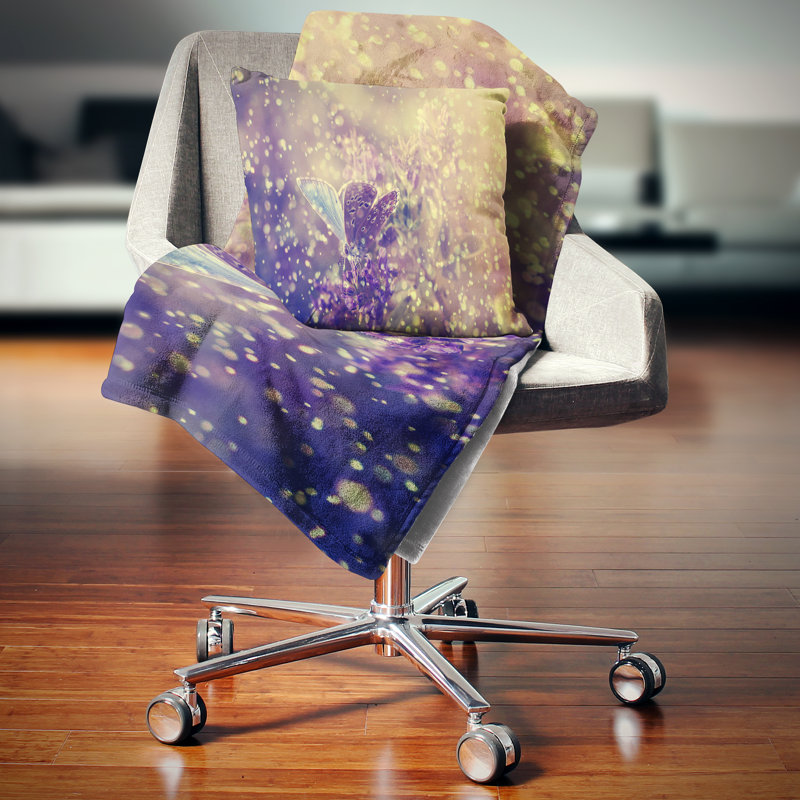 Papillon bleu et fleurs mauves - coussin à imprimé floral, 16 po x 1 po, Coussin décoratif