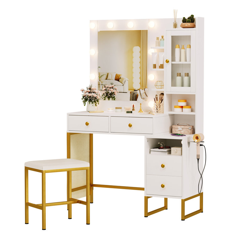 Bureau de maquillage avec miroir et lumières