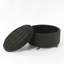 Repose-pieds avec rangement Jo, dessus relevable capitonné rond de 28 pouces, velours épice-112313283