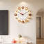 Horloge murale brune et blanche