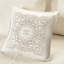 Housse de lit de jour crème réversible 6 pièces avec bord festonné pour lit simple et accessoires assortis. Convient au matelas. Comprend : taies d'oreiller et oreiller.