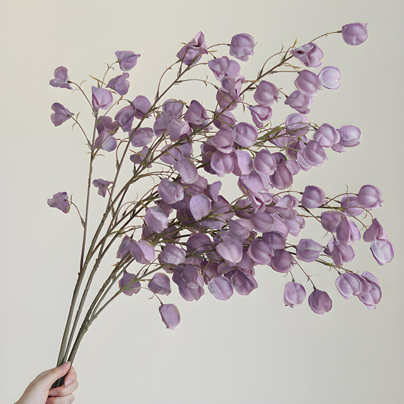 Ornements de fleurs simulées