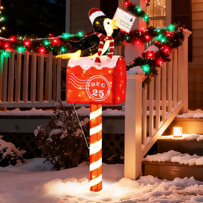 Pingouin illuminé de Noël 4,8 pi sur boîte aux lettres avec 100 lumières blanches DEL, piquets de sol