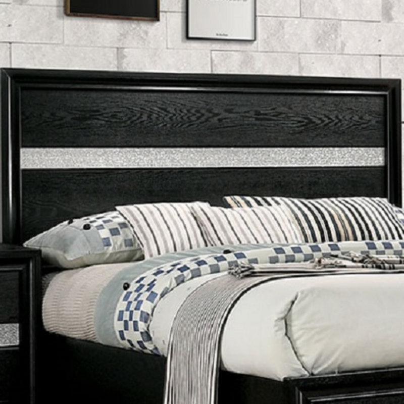 Exquis lit en bois massif contemporain avec des éléments de conception uniques, parfait pour créer une retraite luxueuse et confortable dans la chambre principale.