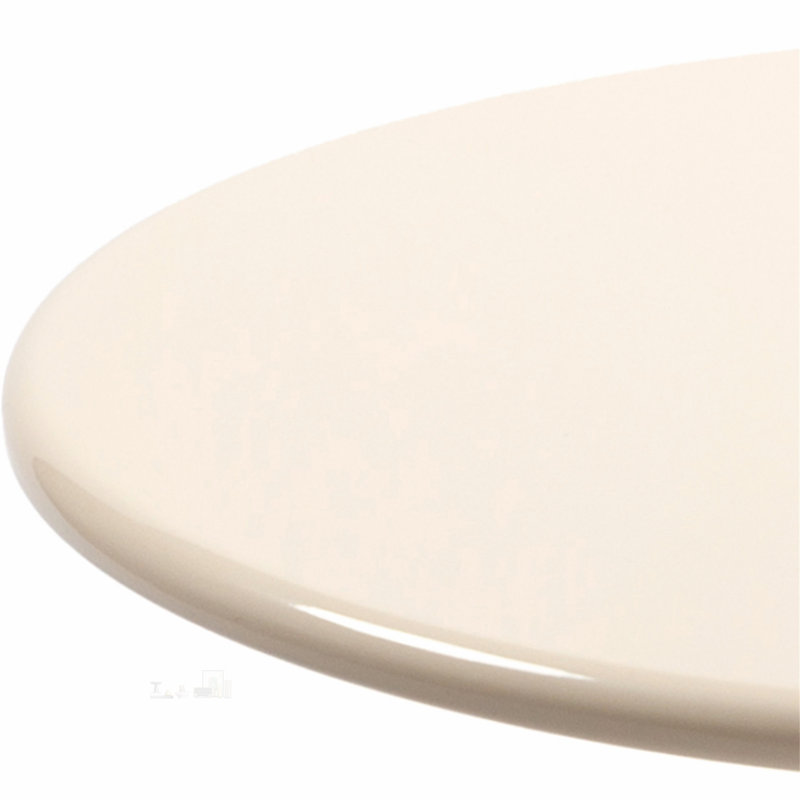 Charmante table de chevet avec tiroirs et plateau spacieux, alliant styles moderne et classique.